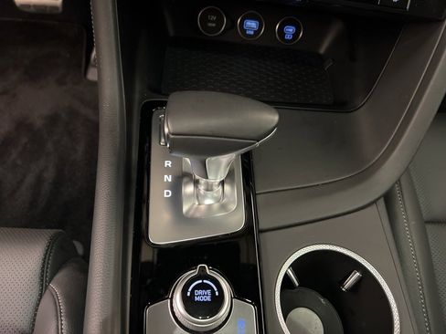 Used 2025 Genesis G70 2.5T image 14