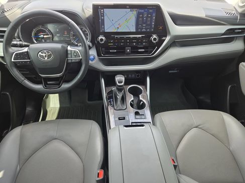 Used 2022 Toyota Highlander Platinum FWD image 28