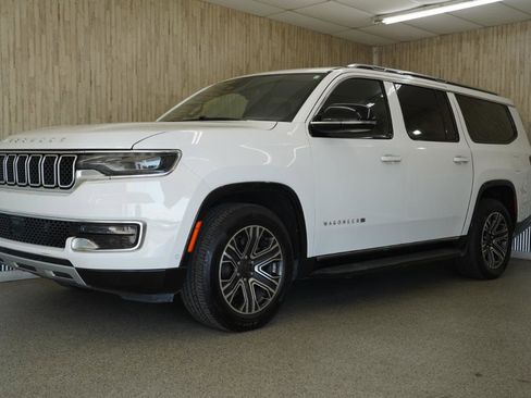 Used 2024 Jeep Wagoneer L Series II w/ Flexible Seating Group image 4