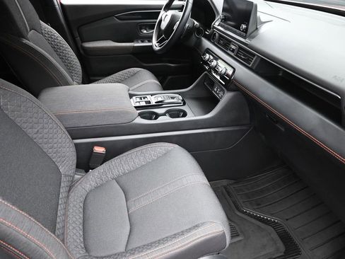 Used 2024 Honda Pilot Sport image 7