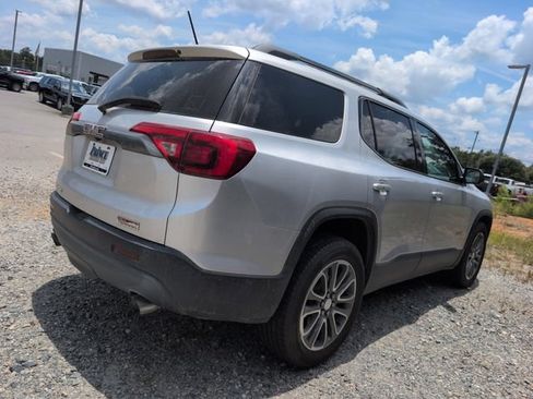 Used 2017 GMC Acadia SLT AWD/4WD image 3