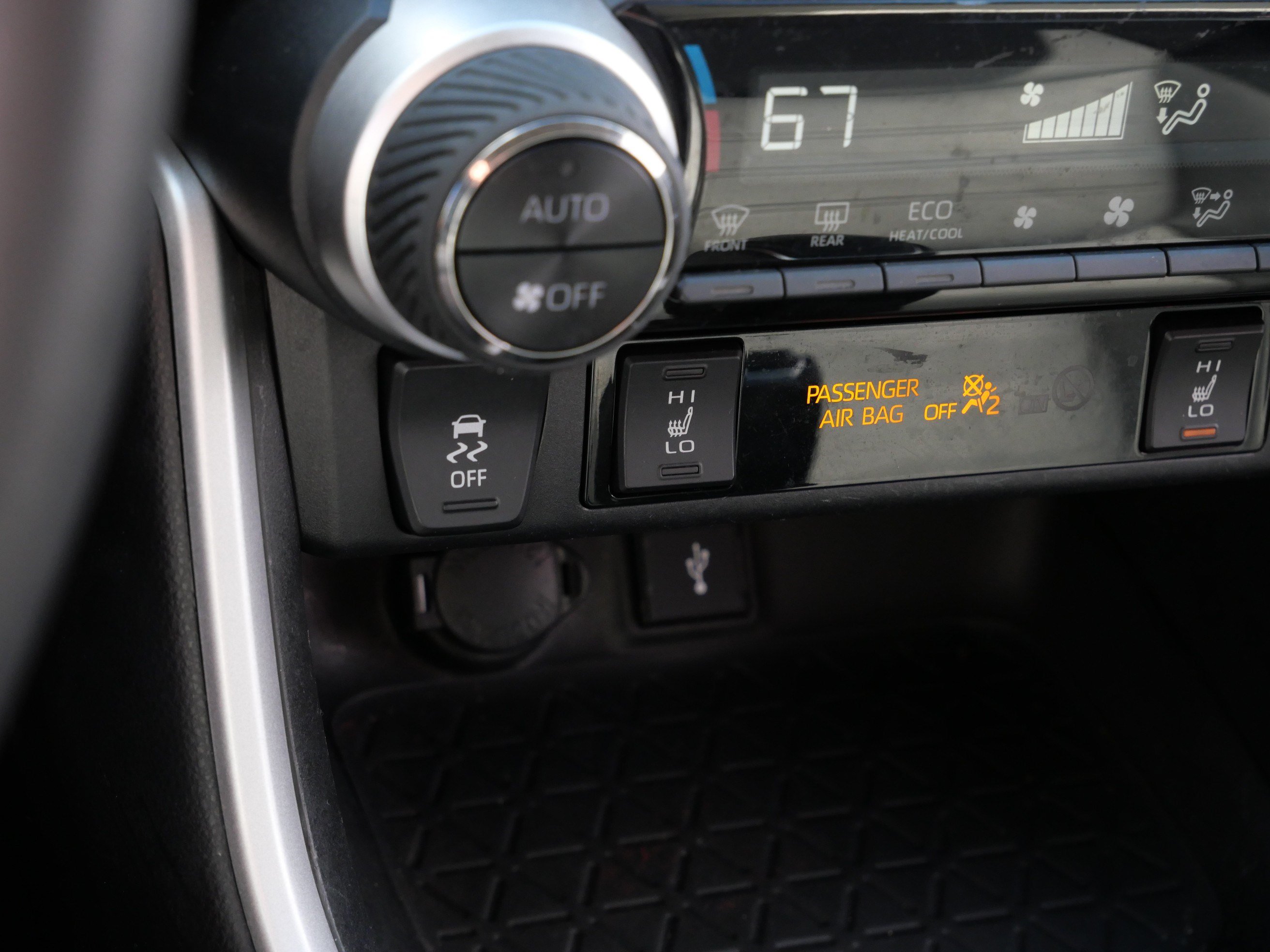 Certified 2021 Toyota RAV4 XLE Premium AWD/4WD image 30
