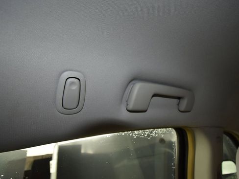 Used 2010 Buick Lucerne CX image 29