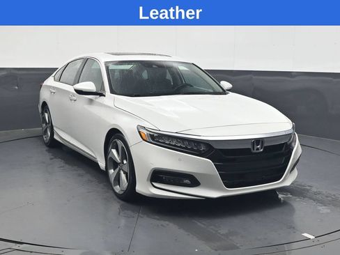 Used 2018 Honda Accord Touring image 2