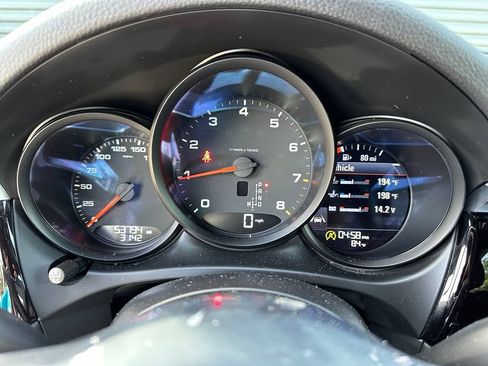 Certified 2020 Porsche Macan AWD/4WD image 23