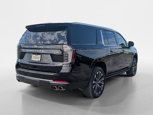 Used 2025 Chevrolet Suburban High Country AWD/4WD image 6