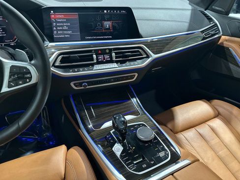Used 2021 BMW X7 xDrive40i w/ M Sport Package AWD/4WD image 4