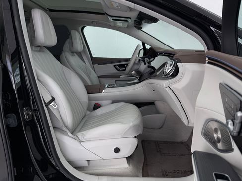 Used 2023 Mercedes-Benz EQS 580 4MATIC SUV image 23