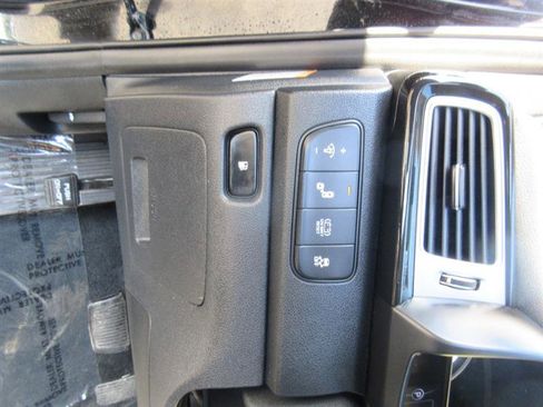 Used 2019 Kia Niro S Touring image 12