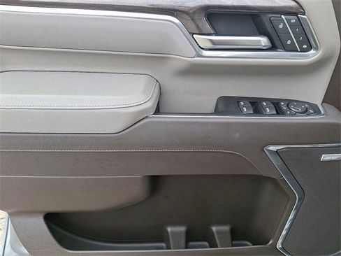Used 2025 Chevrolet Silverado 2500 LTZ w/ LTZ Plus Package image 12
