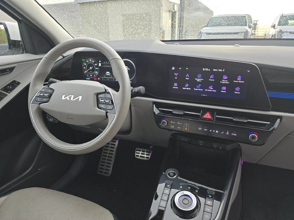 Certified 2023 Kia Niro Wave w/ Wave Preserve Package FWD image 13
