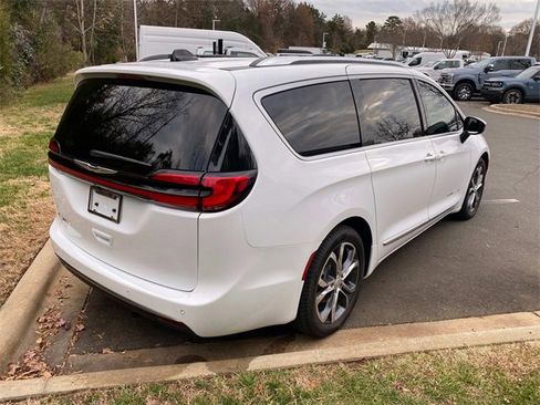 Used 2026 Chrysler Pacifica Pinnacle image 34