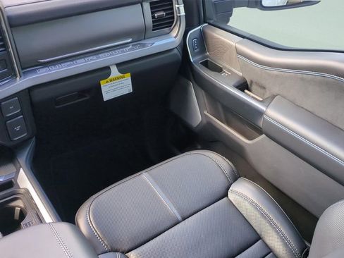 Used 2025 Ford F250 Platinum image 15
