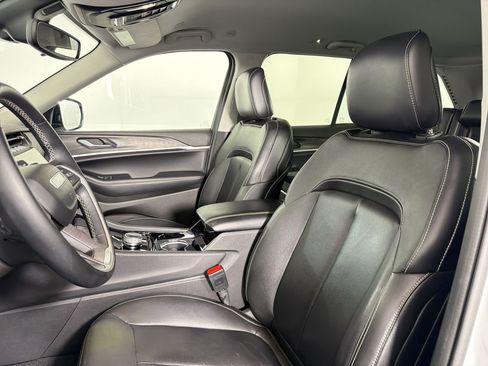 Used 2022 Jeep Grand Cherokee Limited image 21