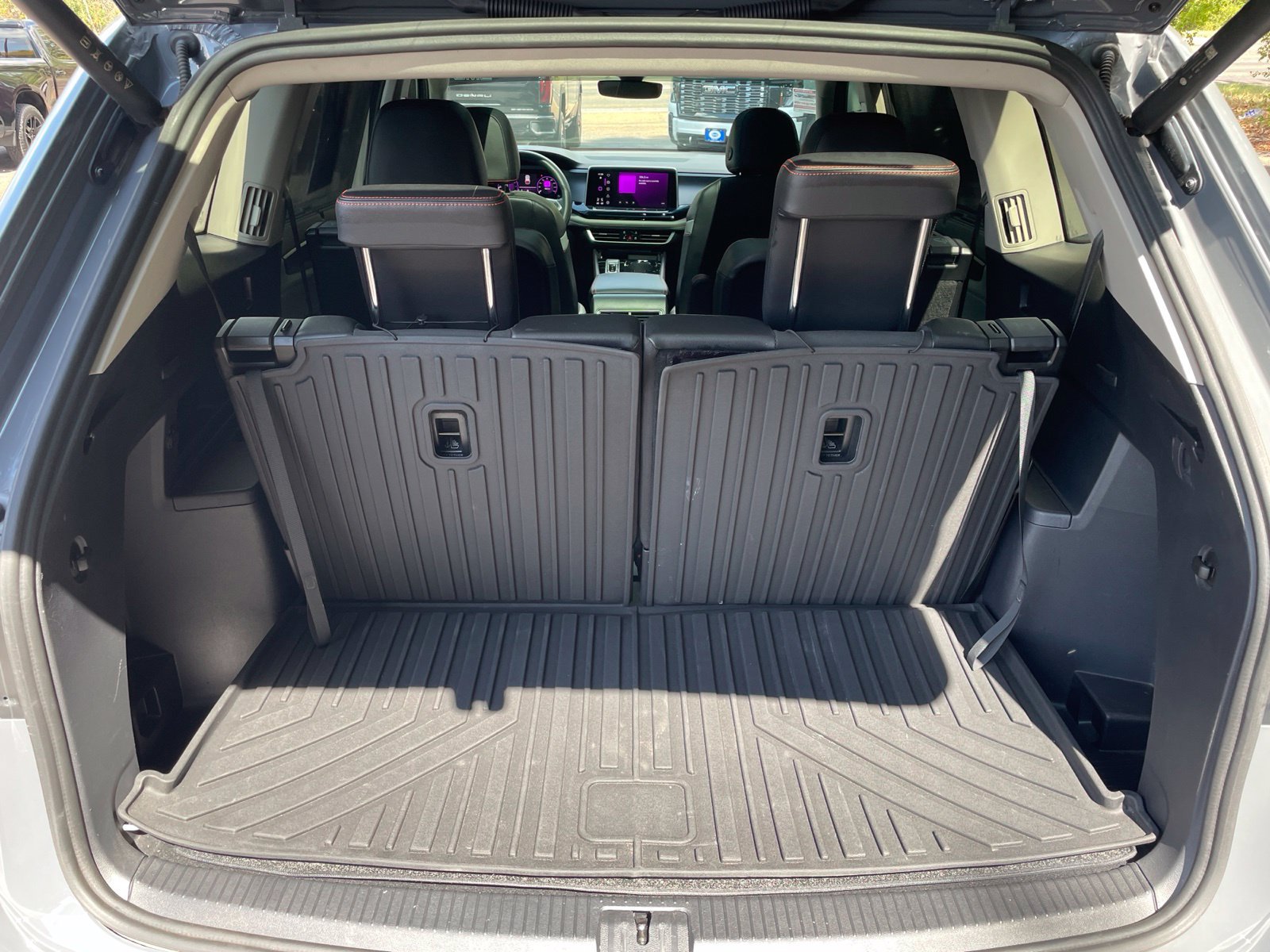 Used 2024 Volkswagen Atlas Peak Edition SE AWD/4WD image 40
