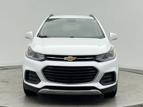 Used 2020 Chevrolet Trax LT FWD image 2