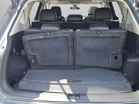 Used 2023 Volkswagen Tiguan SE w/ Panoramic Sunroof Package FWD image 27