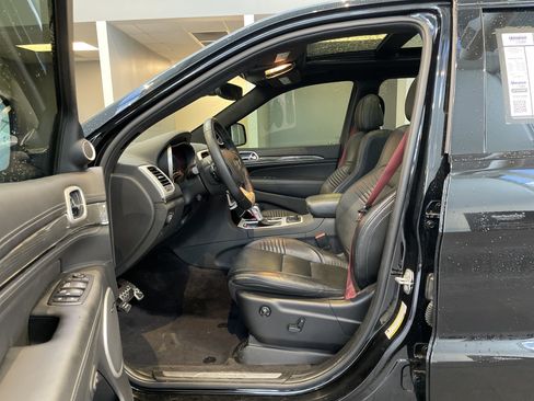 Used 2018 Jeep Grand Cherokee Trackhawk AWD/4WD image 17