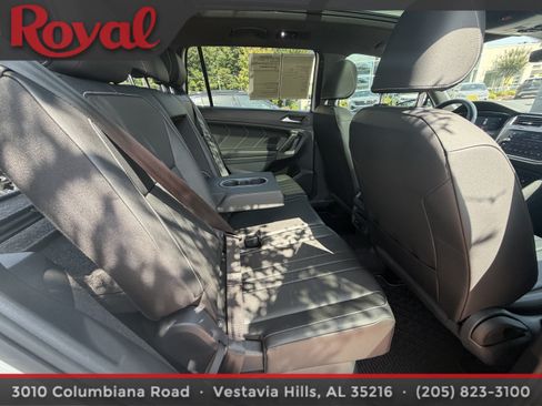 Used 2023 Volkswagen Tiguan SE R-Line FWD image 9