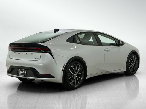 Used 2025 Toyota Prius XLE image 7