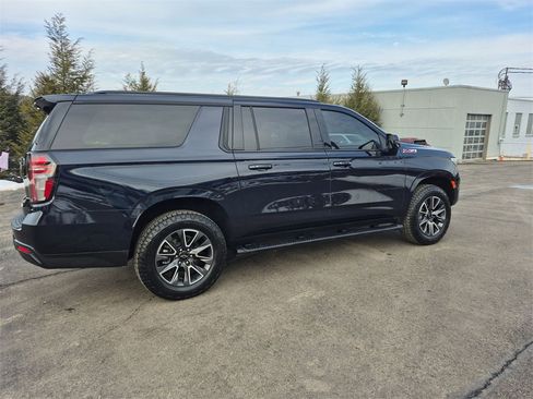 Used 2024 Chevrolet Suburban Z71 w/ Luxury Package image 16