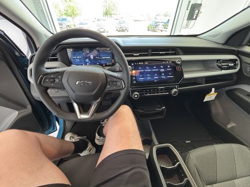 New 2027 Chevrolet Bolt LT w/ Comfort Package FWD image 9