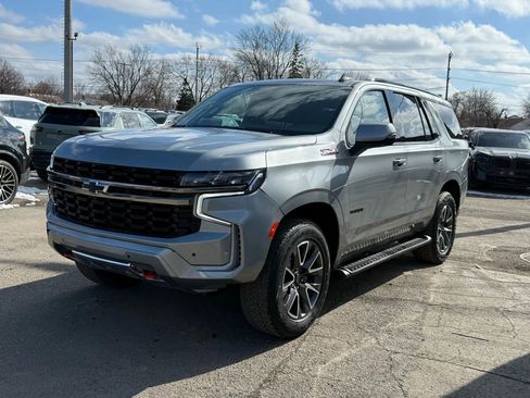 Used 2024 Chevrolet Tahoe Z71 w/ Luxury Package AWD/4WD image 3