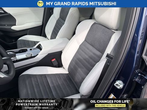 New 2026 Mitsubishi Outlander AWD image 14