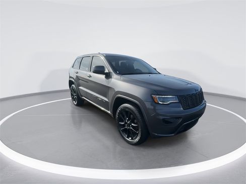 Used 2020 Jeep Grand Cherokee Altitude image 2