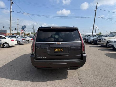 Used 2018 Cadillac Escalade ESV Premium Luxury AWD/4WD image 6