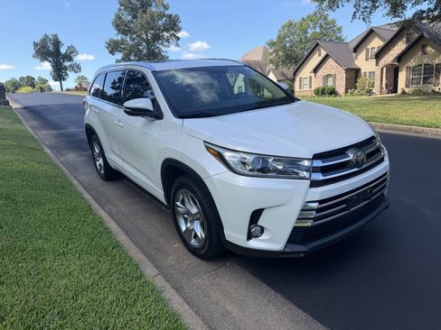 Used 2017 Toyota Highlander Limited FWD image 4