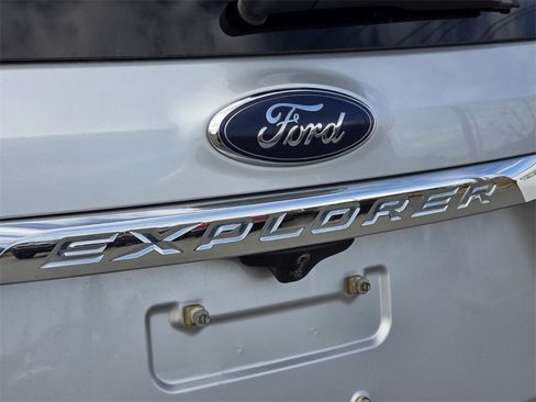 Used 2018 Ford Explorer Limited image 8