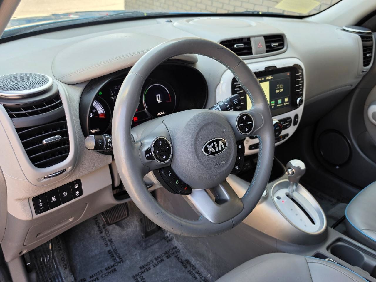 Used 2016 Kia Soul EV + FWD image 8