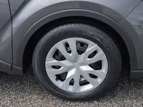 Certified 2020 Toyota C-HR LE FWD image 11