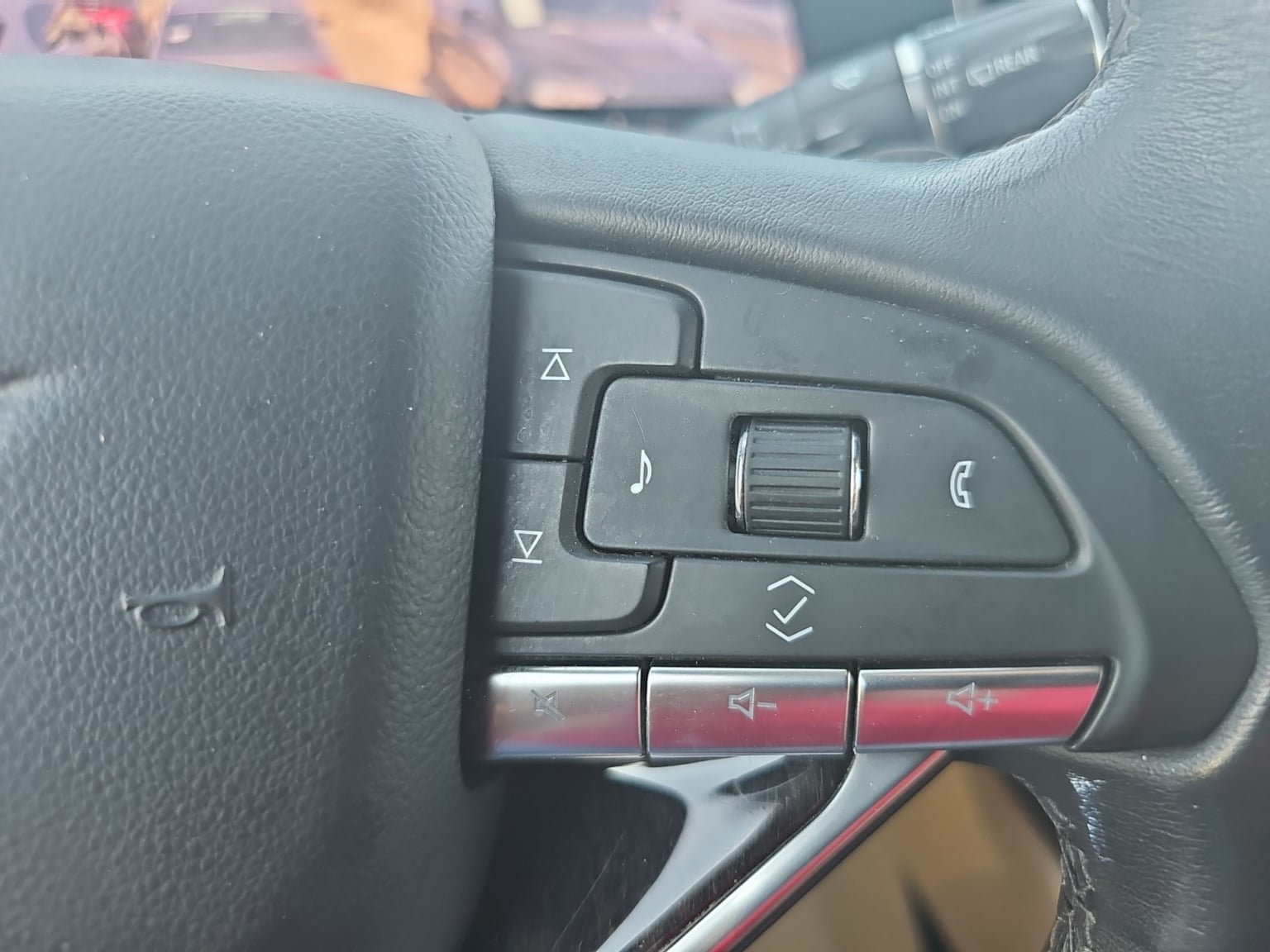 Used 2023 Cadillac Escalade Premium Luxury AWD/4WD image 24