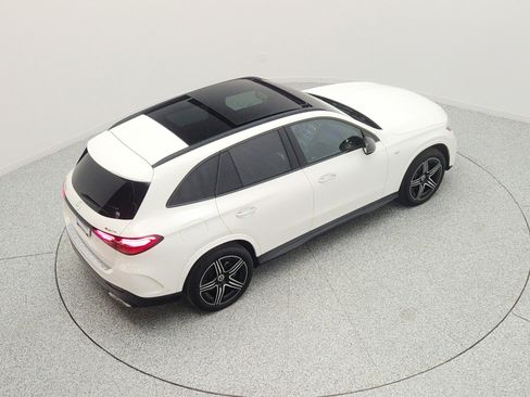 Used 2025 Mercedes-Benz GLC 350e 4MATIC image 27
