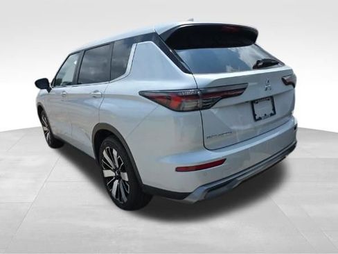 Used 2025 Mitsubishi Outlander SE FWD image 4