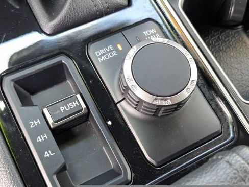 Used 2025 Toyota Tundra Limited AWD/4WD image 27