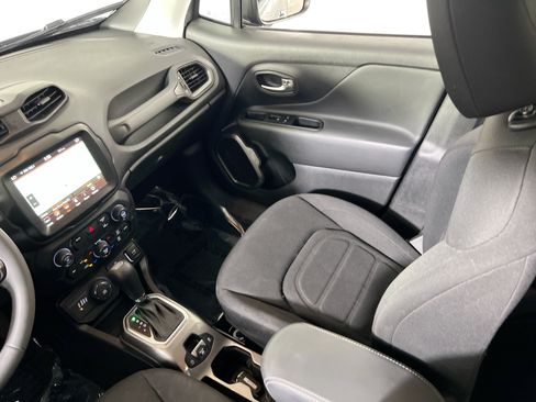 Used 2022 Jeep Renegade Latitude AWD/4WD image 22