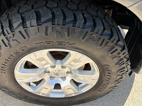 Used 2018 Nissan Titan SV RWD image 11