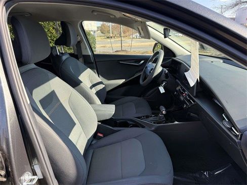 Used 2023 Kia Niro LX image 14