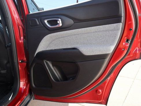 Used 2025 Jeep Compass Latitude w/ Sun & Sound Group image 13