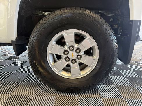 Used 2015 Chevrolet Colorado W/T w/ WT Convenience Package AWD/4WD image 9