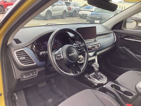 Used 2023 Kia Seltos S w/ Navigation Package AWD/4WD image 12