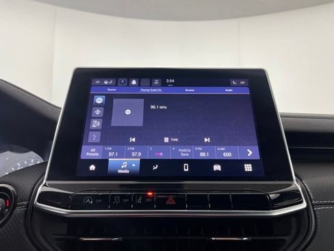 Used 2023 Jeep Compass Latitude w/ Sun and Sound Group AWD/4WD image 25