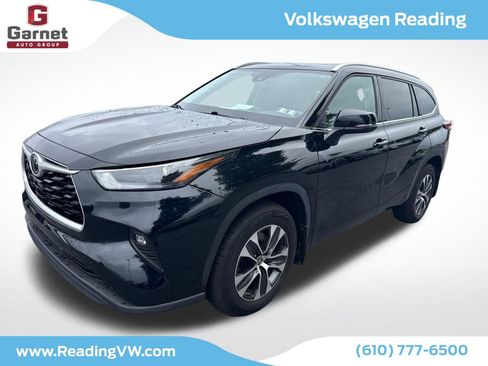 Used 2022 Toyota Highlander XLE AWD/4WD image 1