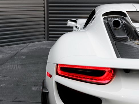 Used 2015 Porsche 918 Spyder image 34