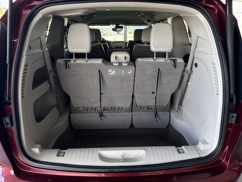Used 2017 Chrysler Pacifica Touring-L Plus w/ Advanced Safetytec Group FWD image 32