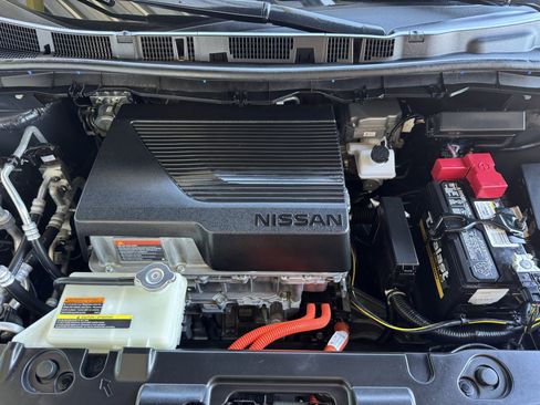 Used 2022 Nissan Leaf SV image 40