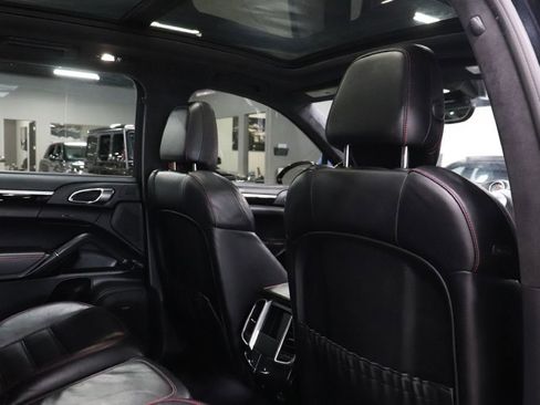 Used 2017 Porsche Cayenne Turbo image 22